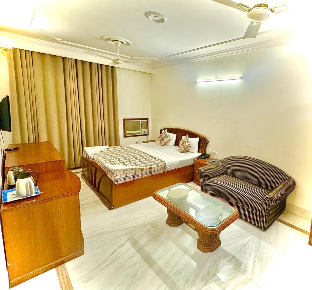 Hotel Pablas International, New Delhi, Near Metro Luaran gambar