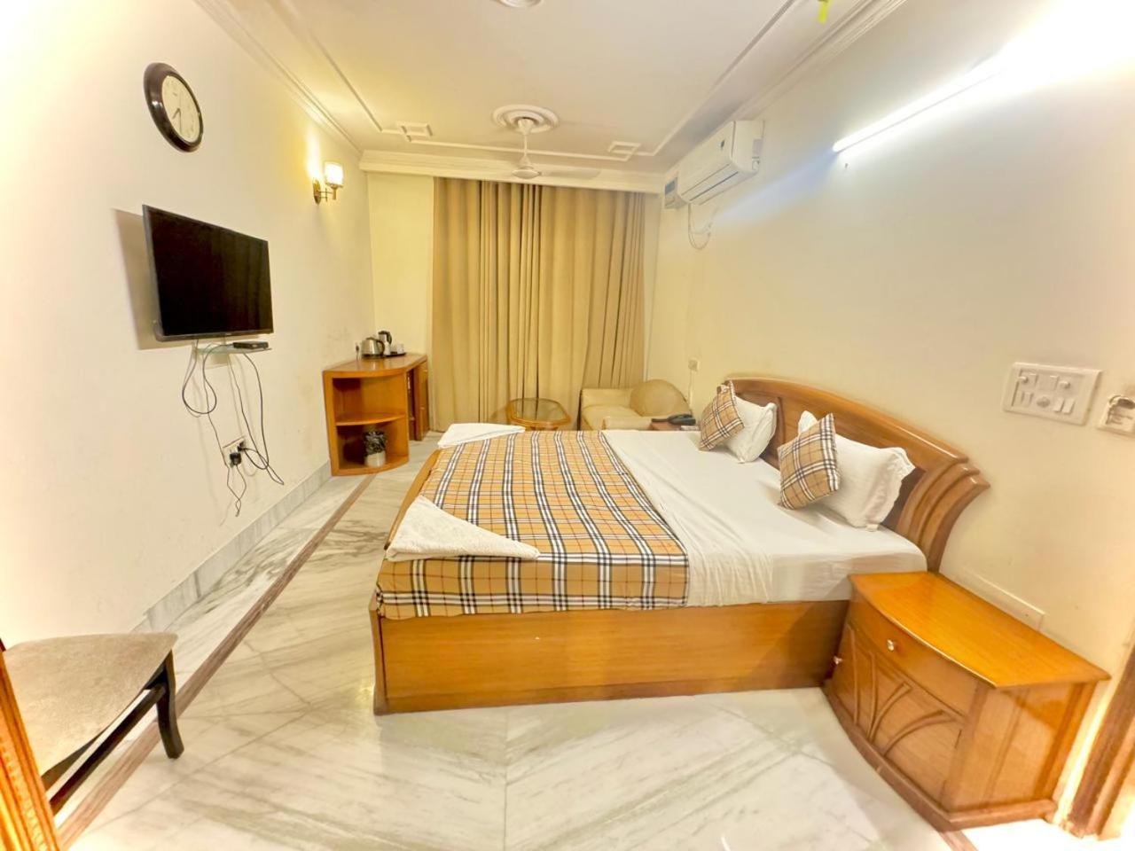 Hotel Pablas International, New Delhi, Near Metro Luaran gambar