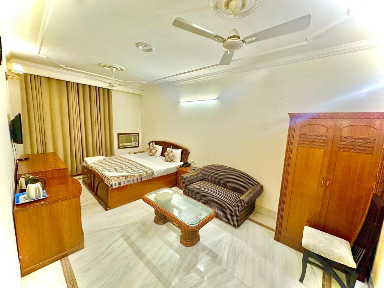 Hotel Pablas International, New Delhi, Near Metro Luaran gambar