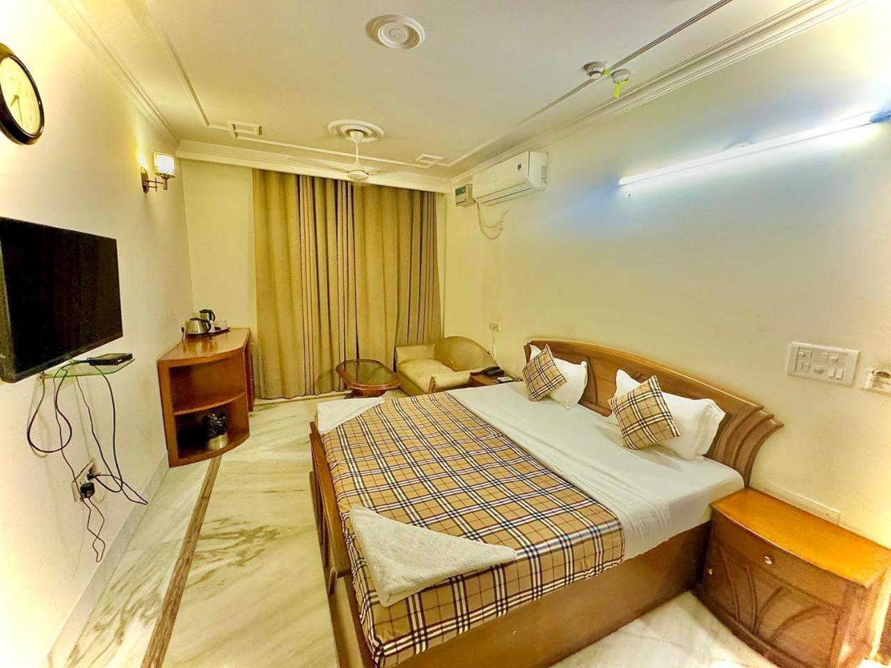 Hotel Pablas International, New Delhi, Near Metro Luaran gambar