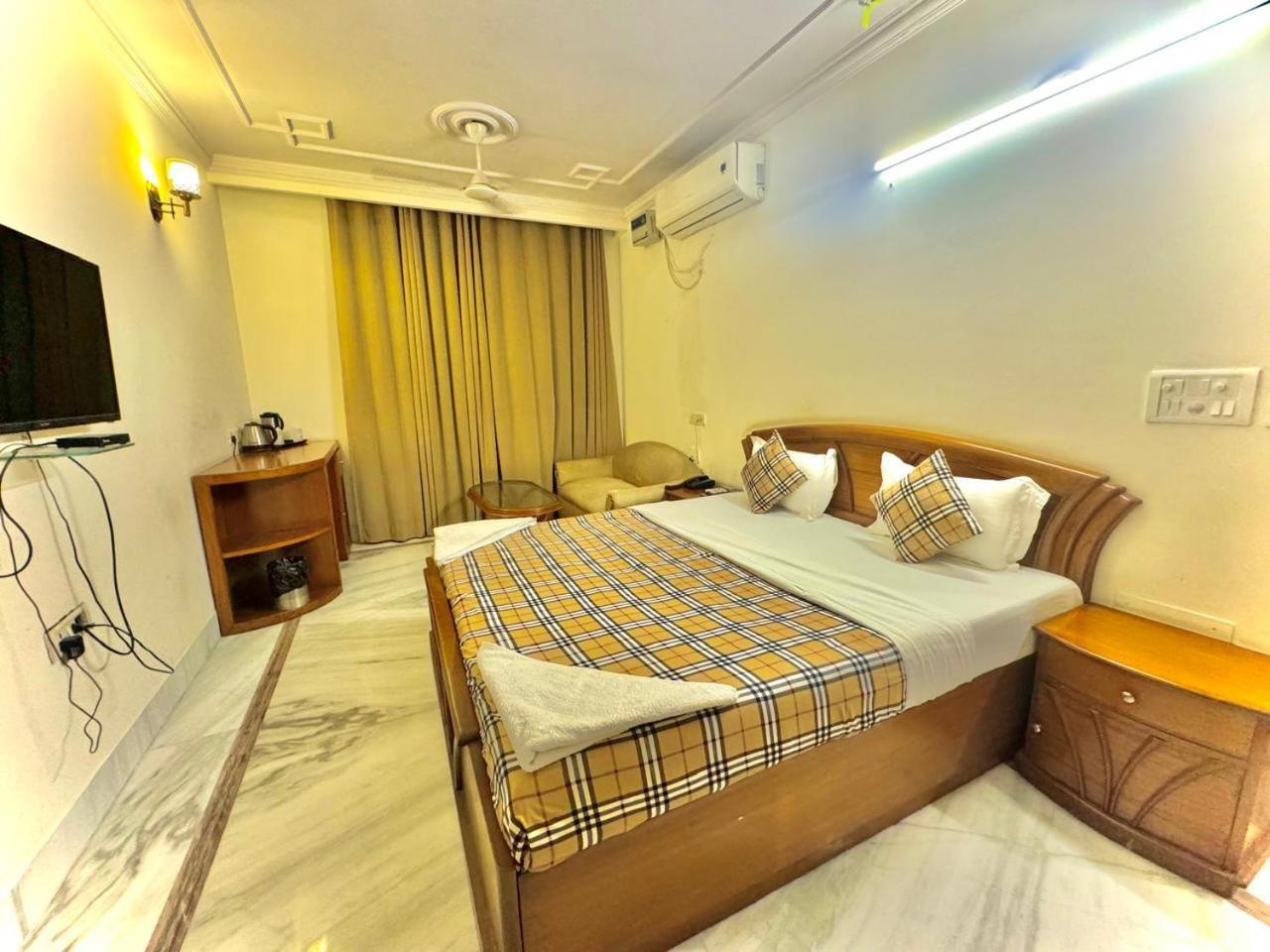 Hotel Pablas International, New Delhi, Near Metro Luaran gambar
