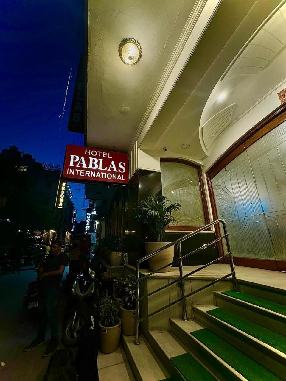 Hotel Pablas International, New Delhi, Near Metro Luaran gambar