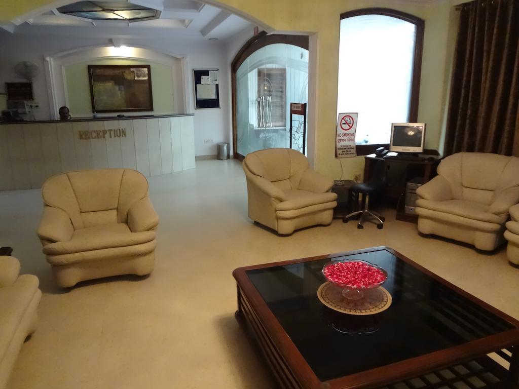 Hotel Pablas International, New Delhi, Near Metro Luaran gambar