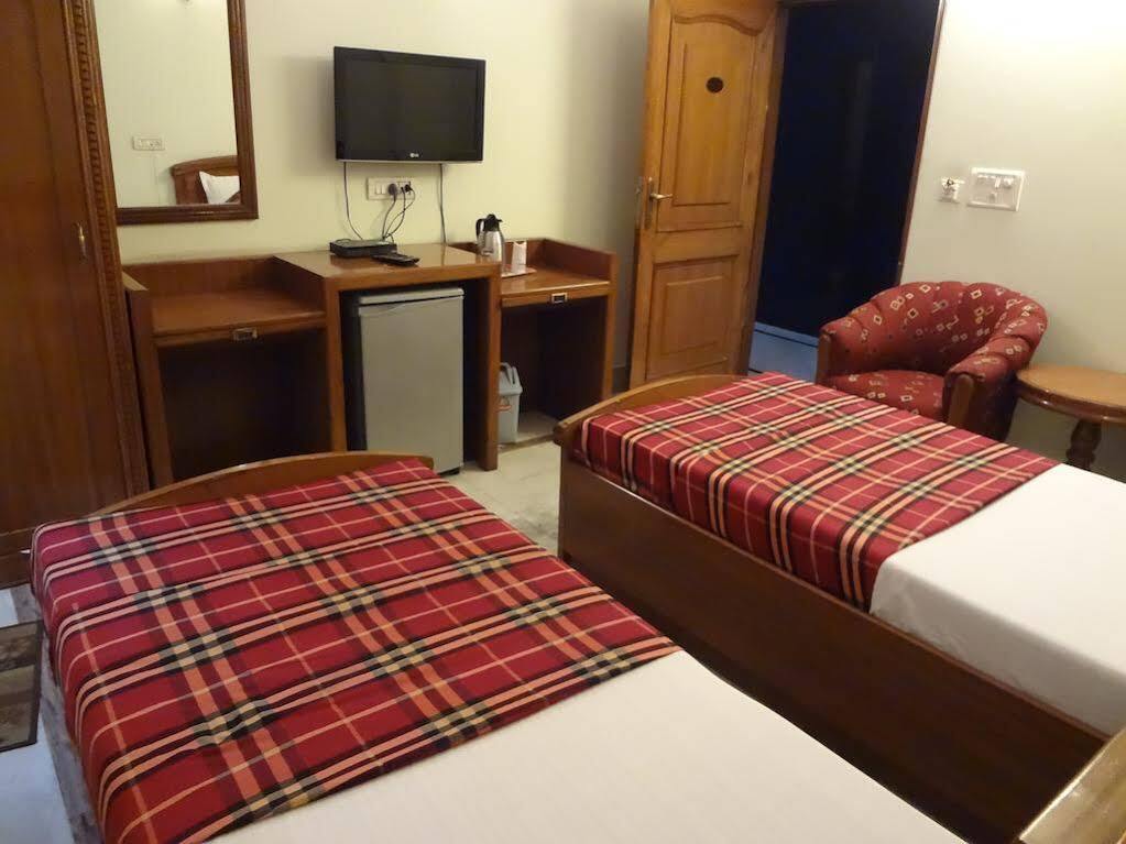 Hotel Pablas International, New Delhi, Near Metro Luaran gambar